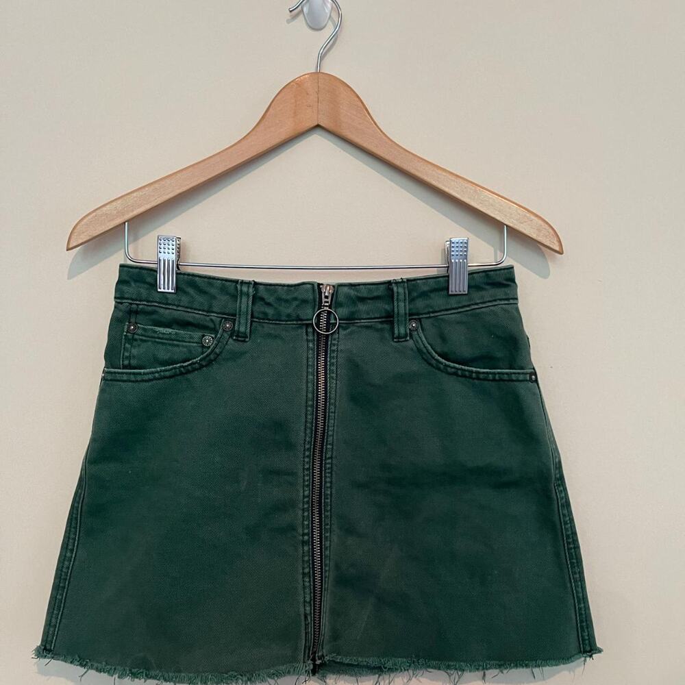 Free People Women's Green Faded Denim Skirt, zipper in front raw hem Boho S